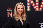 lisa kudrow hard to bond friends co-stars