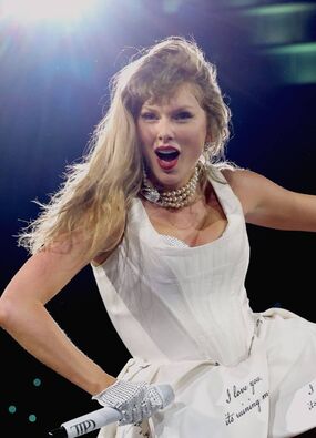 taylor-swift-gives-away-huge-bonus-crew-eras-tour