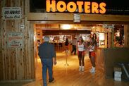 hooters-closes-41-restaurants-across-us-see-full-list-shuttered-locations