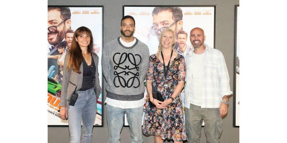 Mathilde Godard (directrice du Kinépolis), Tarek Boudali, Sonia Hum et Julien Arruti lors de l’avant-première du film « Trois jours max » au Kinépolis à Mulhouse ce jeudi 31 août.  Photo L’Alsace /Jean-François FREY