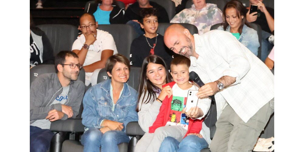 Selfie en famille pour Julien Arruti et ces spectateurs.  Photo L’Alsace /Jean-François FREY