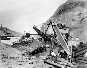 Panama Canal: 1907 Cucaracha slide