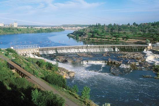 Black Eagle Dam and (foreground) Black Eagle Falls on the Missouri River, near Great Falls, west-central Montana, U.S.