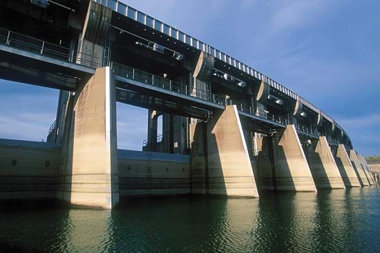 Fort Peck Dam on the Missouri River near Glasgow, northeastern Montana, U.S.