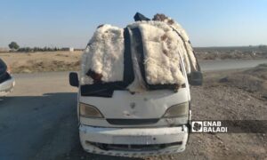 A vehicle selling farwa coats at the intersection of al-Hisan village in western Deir Ezzor - November 14, 2024 (Enab Baladi/Obadah al-Sheikh)