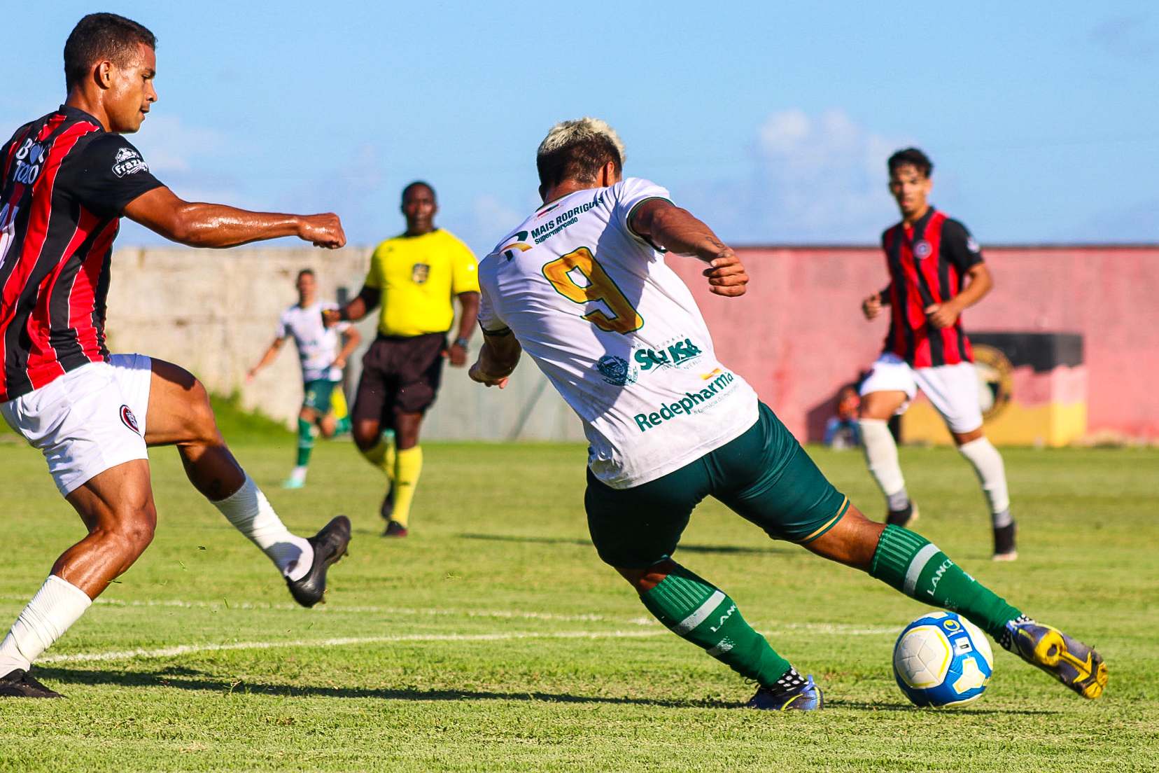 
				
					Com pênalti polêmico, Sousa perde para o Santa Cruz-RN e sai do G4 do Grupo 3 da Série D
				
				