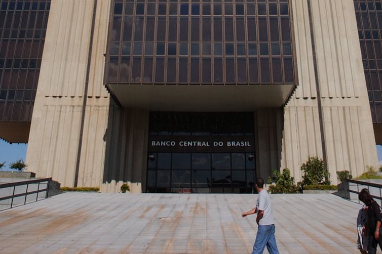 Banco Central libera pagamento com cartões de crédito e débito via WhatsApp