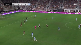 Buen gol de Thiago Almada y festejo a lo Topo Gigio