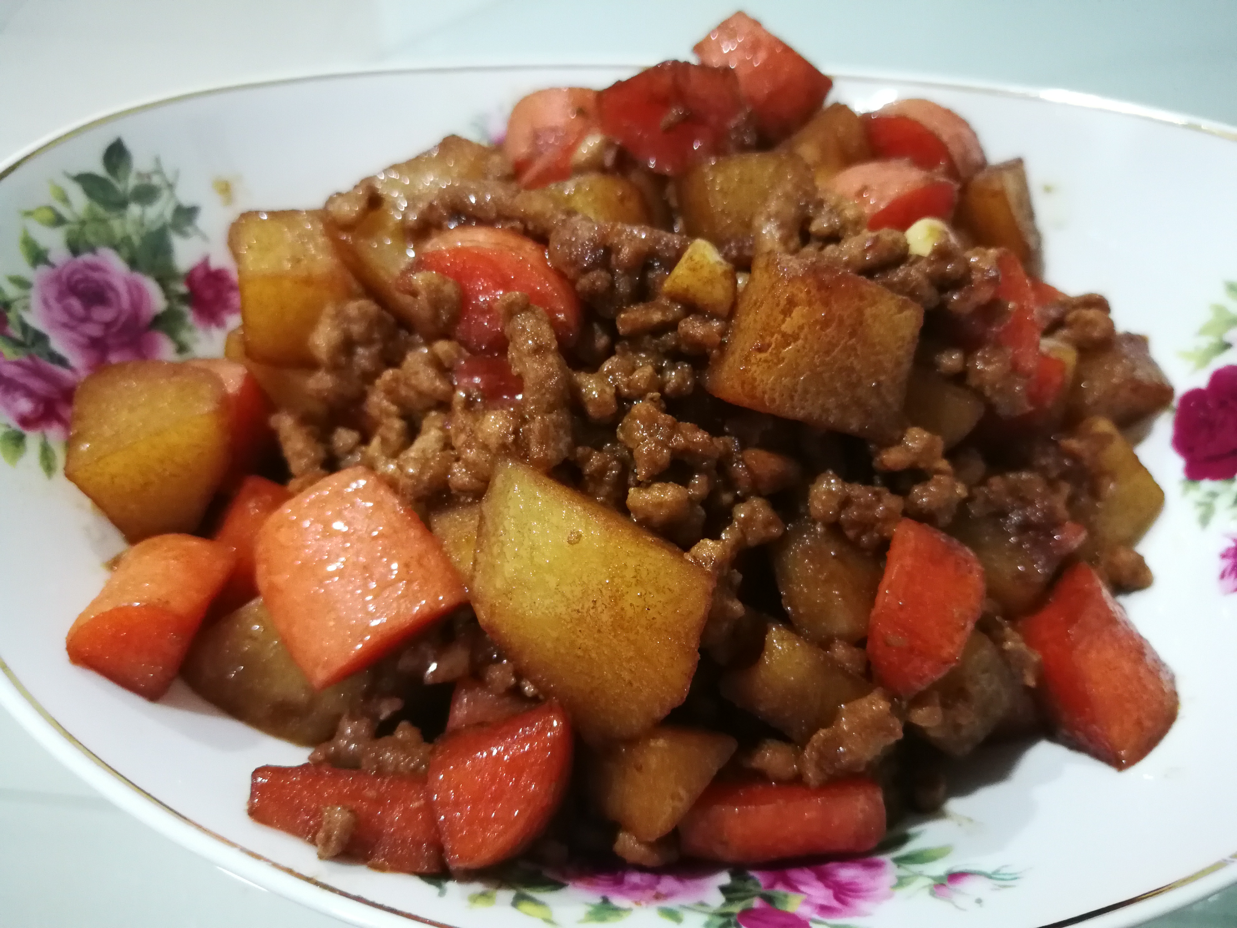 Minced Pork with Potato and Carrot