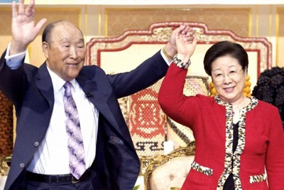 教祖の文鮮明氏（左）と妻の韓鶴子氏＝ユーチューブの世界平和統一家庭連合（旧統一教会）公式チャンネルから