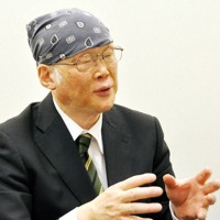 自民党派閥の裏金問題を刑事告発した神戸学院大の上脇博之教授＝神戸市中央区で2024年4月11日午後2時28分、関谷徳撮影