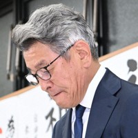 落選が確実となり、厳しい表情を見せる武田良太氏＝福岡県田川市で2024年10月27日午後11時59分、平川義之撮影