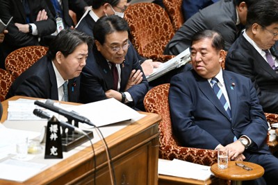 石破首相、頼みの綱は最側近・赤沢亮正氏とエース官僚「精鋭チーム」