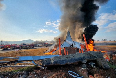 韓国で着陸失敗の旅客機、2日前にエンジン止まる現象　乗客証言