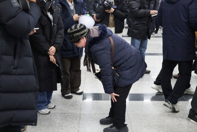 「どうにかしろ!」　空港に飛び交う怒号と悲鳴　韓国旅客機事故