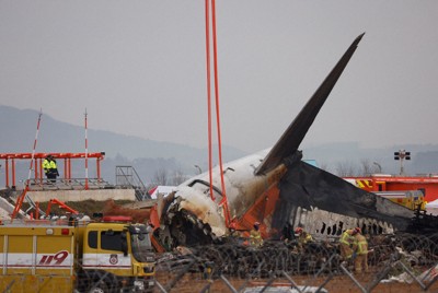 韓国旅客機事故　炎上の同型機が着陸装置の異常で空港に引き返し