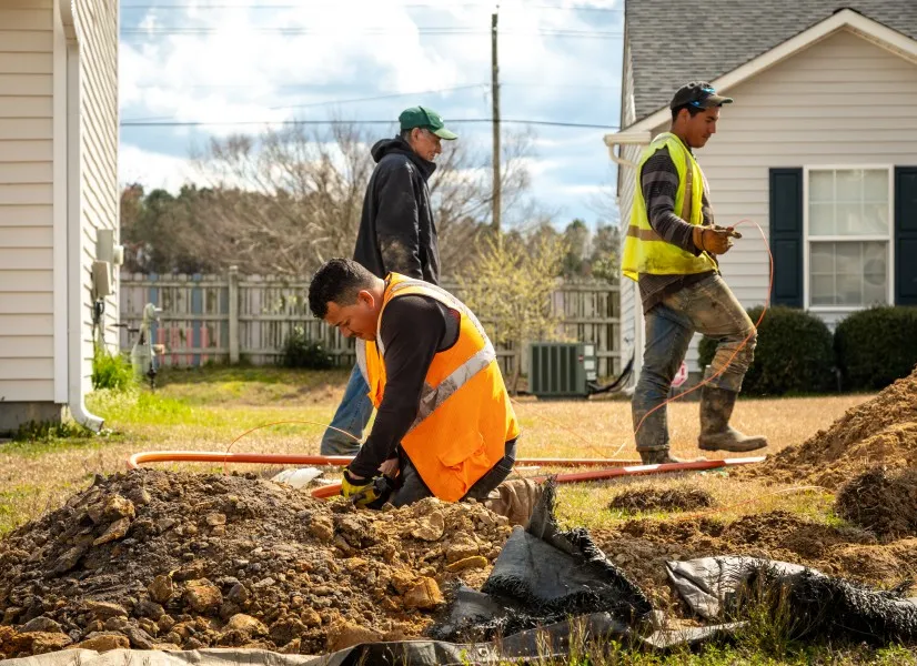 Fiber installers bringing high-speed Internet to homes