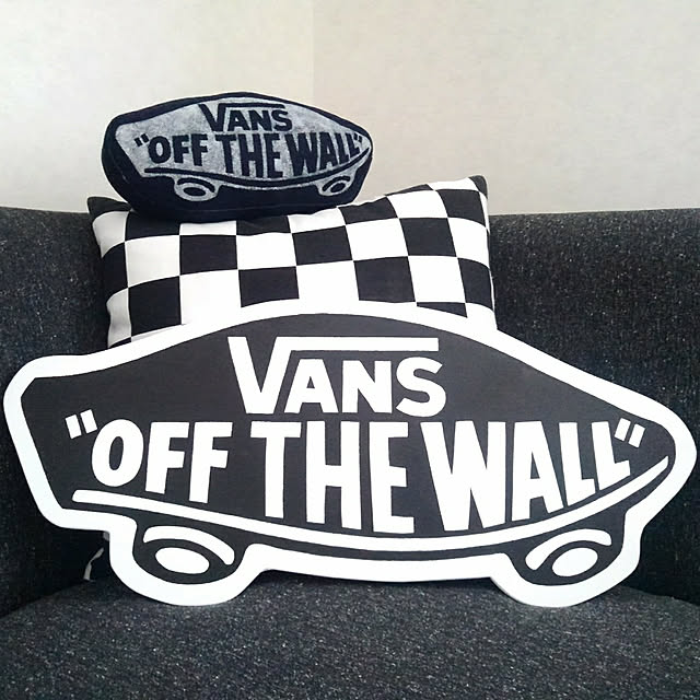 Lounge,手作り,ハンドメイド,DIY,リメイク,サインボード,VANS,VANS OFF THE WALL,バンズ,ステンシル,ステンシルシートは自作,何処に飾るか考え中,クッション,100均,MDF材 T.N.Mの部屋