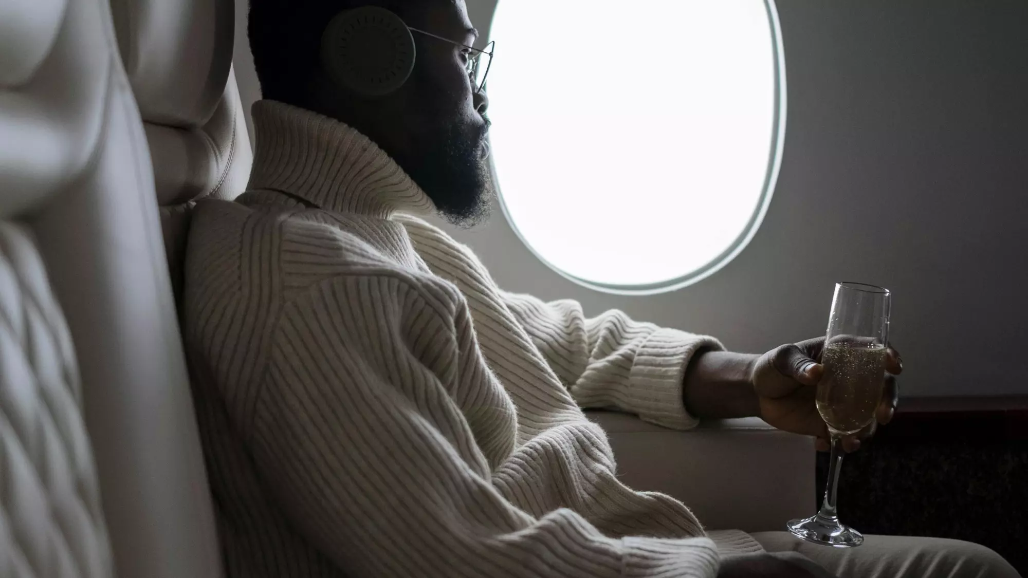 Még a fiatalok számára is halálos lehet alkoholt inni a repülőn
