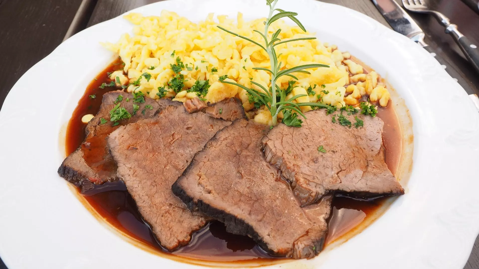 Íme a konyhai türelemjáték csúcsa, a német Sauerbraten receptje