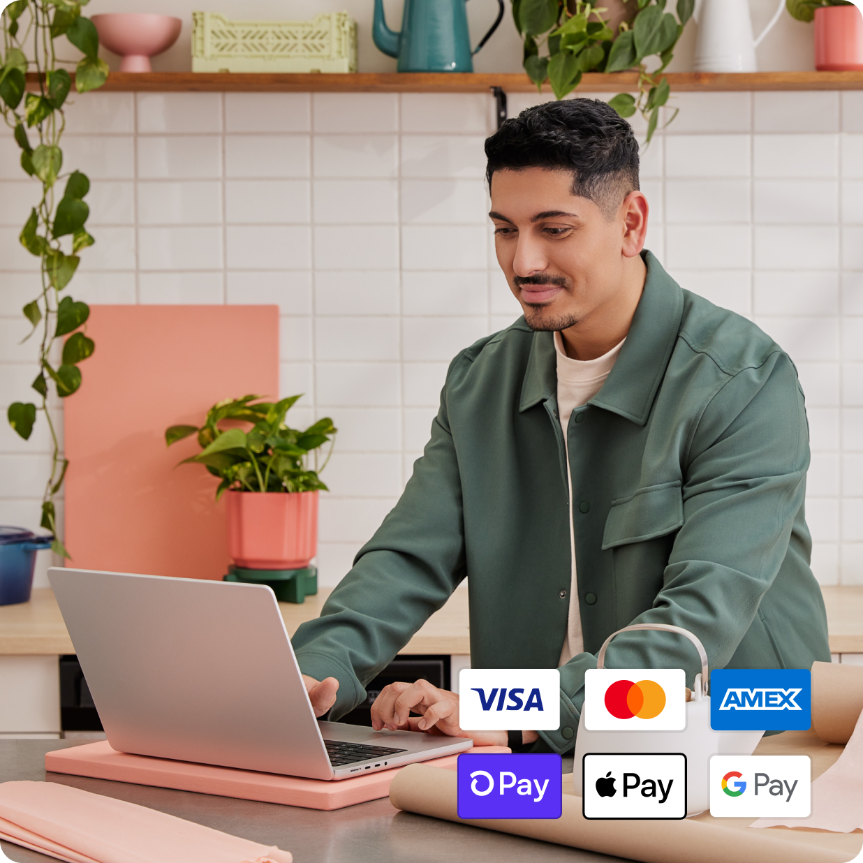 Klanten betalen via hun laptop onder meer met Visa, Mastercard, American Express, Shop Pay, Apple Pay en Google Pay