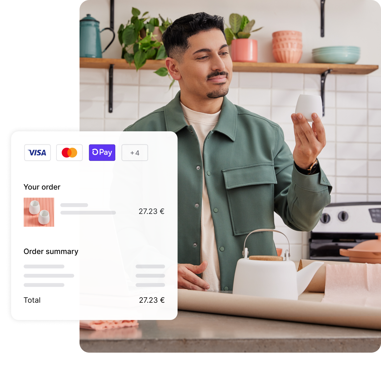 Een Aziatische man verkoopt thee-sets van keramiek en kijkt naar zijn product en naar de checkout van Shopify Payments