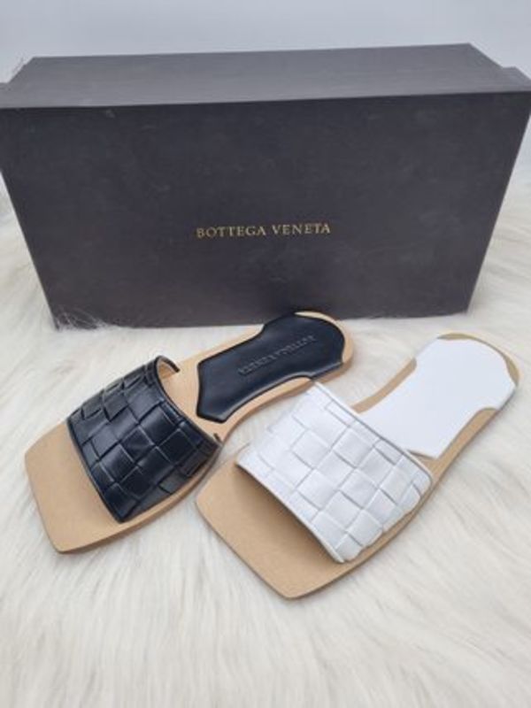 [セール半額]Bottega Veneta フラットサンダル イントレチャート