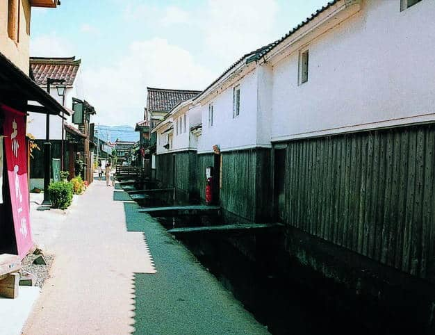 酒と醤油のかおる倉吉白壁土蔵群