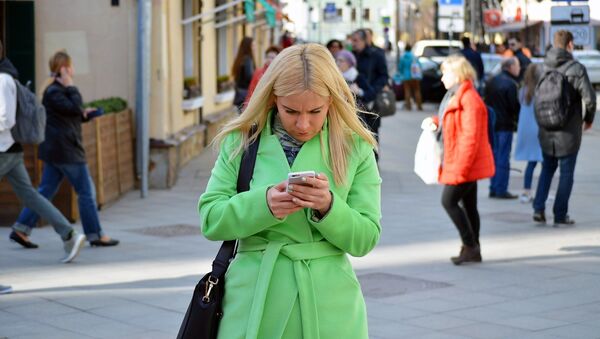 Young woman using a smartphone - Sputnik International