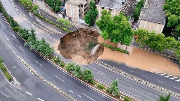 道路陥没 - Sputnik 日本