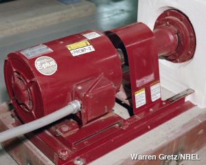 Red variable frequency AC motor. Photo by Warren Gretz/NREL