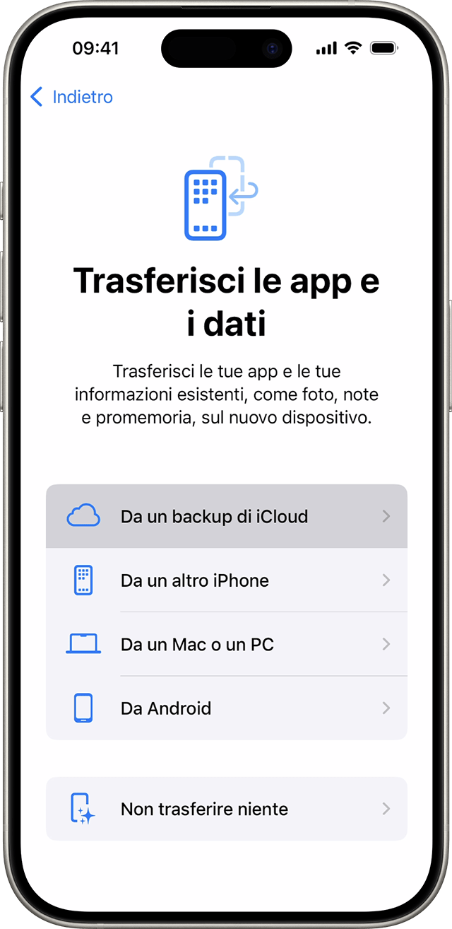 Un iPhone che mostra la schermata App e dati con l'opzione “Ripristina da backup iCloud” selezionata