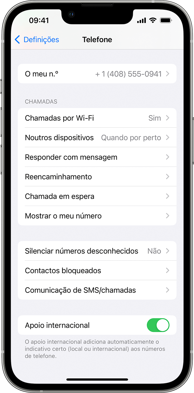 Um iPhone a mostrar o ecrã Telefone, com a funcionalidade Chamadas por Wi-Fi ativada.