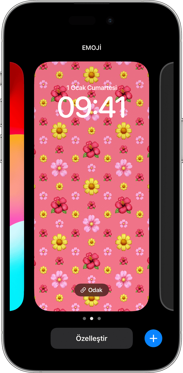 iOS 17'da Kilitli Ekrandan oluşturduğunuz duvar kâğıtları arasında geçiş yapabilirsiniz.
