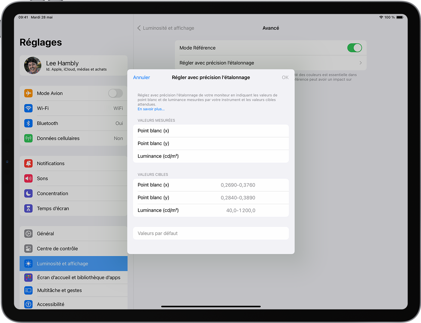 Un iPad affichant les réglages Régler avec précision l’étalonnage, qui vous permettent de régler le point blanc et la luminance mesurés et cibles.