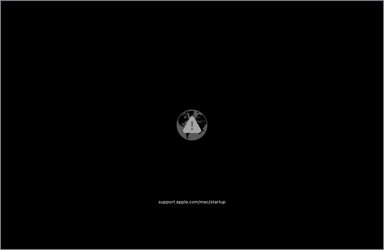 Écran de démarrage de macOS affichant un globe avec un symbole d’alerte et l’URL support.apple.com/mac/startup