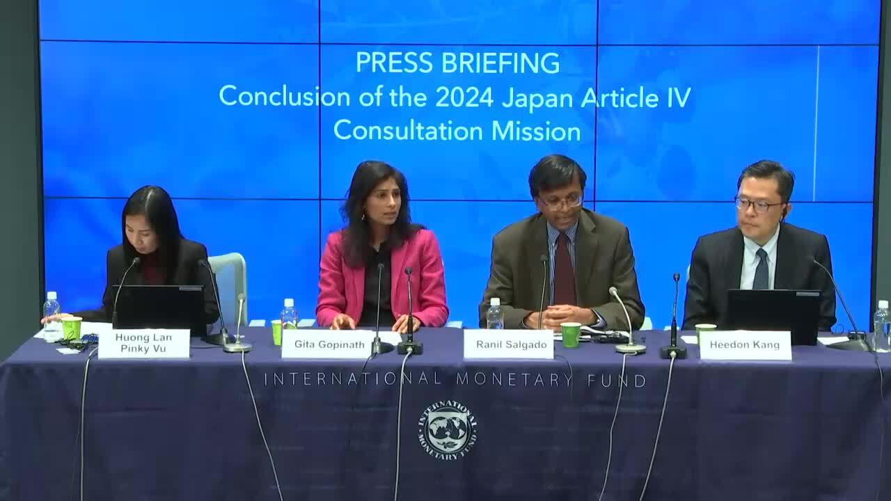 
Gita Gopinath, Ranil Salgado, Heedon Kang, Huong Lan “Pinky” Vu