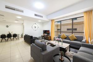 Moonlight Hostel JBR - 2min Walk To JBR Beach - Gym - 2min Metro Station - Poll