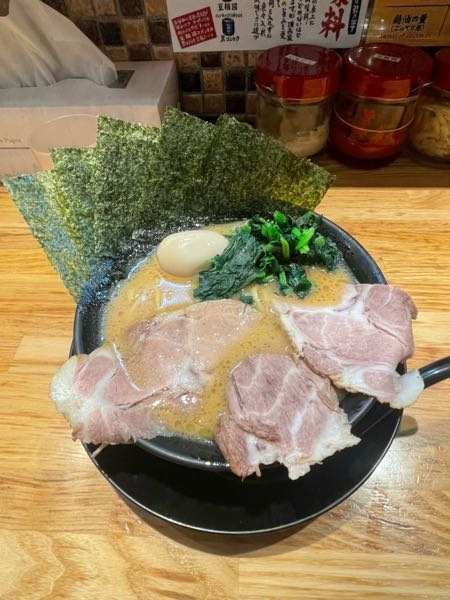 大阪で食べた家系ラーメンなんですけどこの写真でどの店か分かりますか？ 梅田から南の方だったのは覚えてます