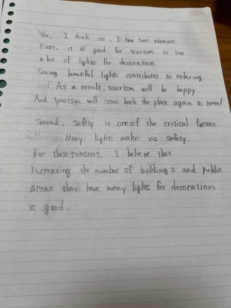 英検２級 ライティング添削お願いいたします！ Today in Japan, many buildings and public areas have a lot of lights for decoration, such as the lights used during Christmas. Do you think this is a good idea? POINTS • Safety • The environment • Tourism