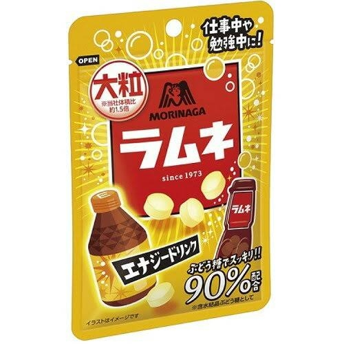 探しているラムネがあります いくつかのスーパーで探してるのですが見つけられず… 東京から帰省した子が持ってたので、自分の地域で売ってない商品かも知れませんが 商品名を知りたいです ラムネの大きさは、ジューシー位 （森永の大粒ラムネみたいな丸いものでは無く、平べったいです） ラムネの色は黄色系 パッケージ袋は、オレンジ！黄色！の激しめなものです 味は、炭酸飲料かエナジードリンク系だったと思います（フルーツ味では無い） 添付写真が似ているのですが、ラムネの形が違います