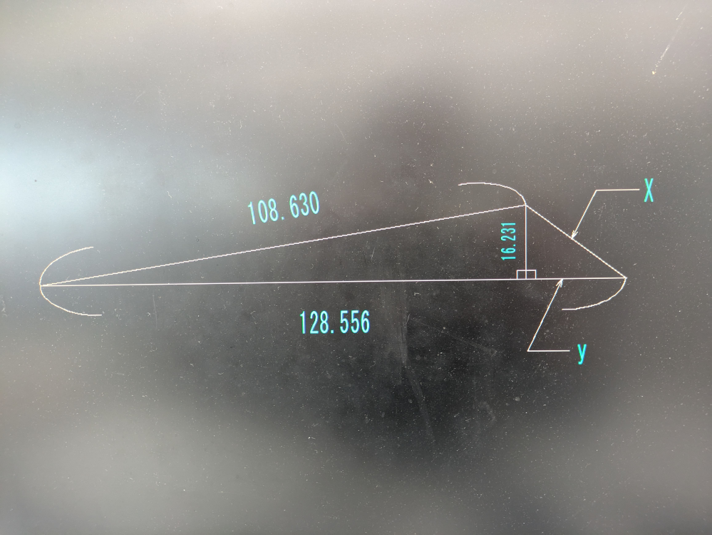 添付する図のような三角形でXとＹの値を求める事は可能でしょうか。 数字細かくなってますが求め方だけでも教えて頂ければ答えまで出さなくても大大大です。 よろしくお願いします。