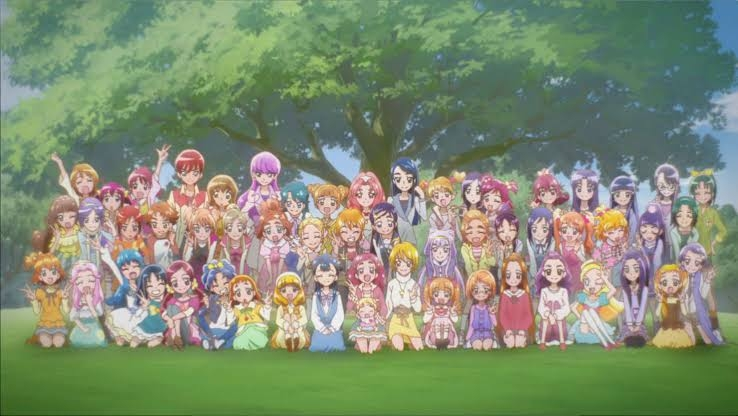 何で最近のプリキュア は初期メンバーを時間掛けて集めるのですか？ どうせなら最初から主人公は変身出来る設定が欲しいですね。 例えば主人公のプリキュアの初陣が第一話では無くそれ以降に描かれる 以前はプリキュアの初期メンバーって、だいたい ①1話ごとに全員揃う(3人なら3話、5人なら5話で) ②1話か2話置いて全員揃う このどっちかのパターンが多いですね。 今更ですがわんだふるぷりきゅあ！のキュアニャミーとキュアリリアン（ニャンダフルプリキュア）は最初から変身出来る設定していわゆるライバルチームしなかったのですか？ イメージはゴウライジャーとゴーオンウイングスとルパパトですね。