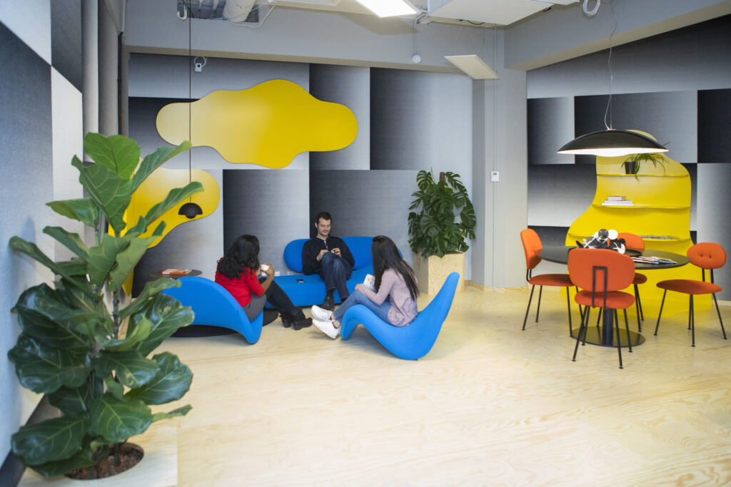 Three people sitting and talking in a common space at CIC Rotterdam