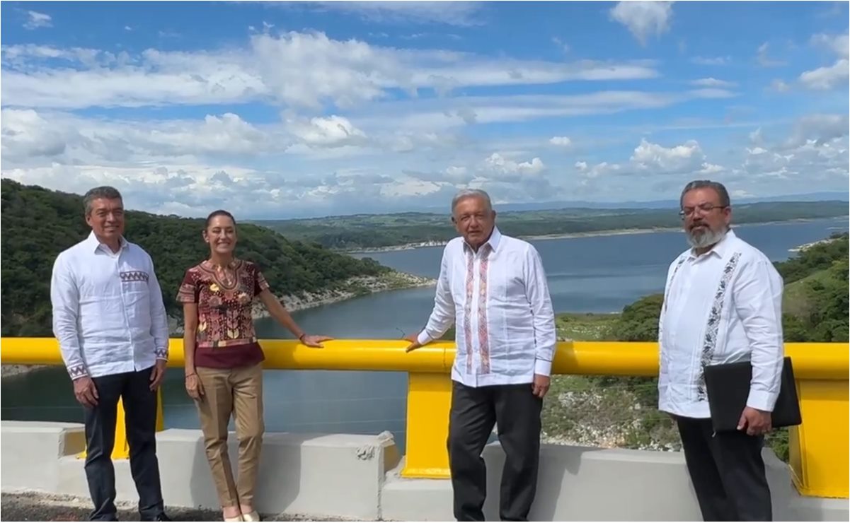 AMLO afirma que el "desarrollo y el bienestar son la mejor medicina ante la violencia"