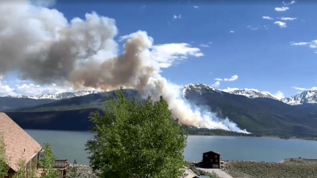 Un incendio forestal quemó al menos 66 hectáreas en Colorado