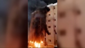 Decenas de muertos tras incendio en edificio en Kuwait. (Crédito: @WaleedAlshmmari via X).