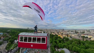 Ronald Brunnbauer logró la hazaña de aventarse desde la Noria Gigante de Viena