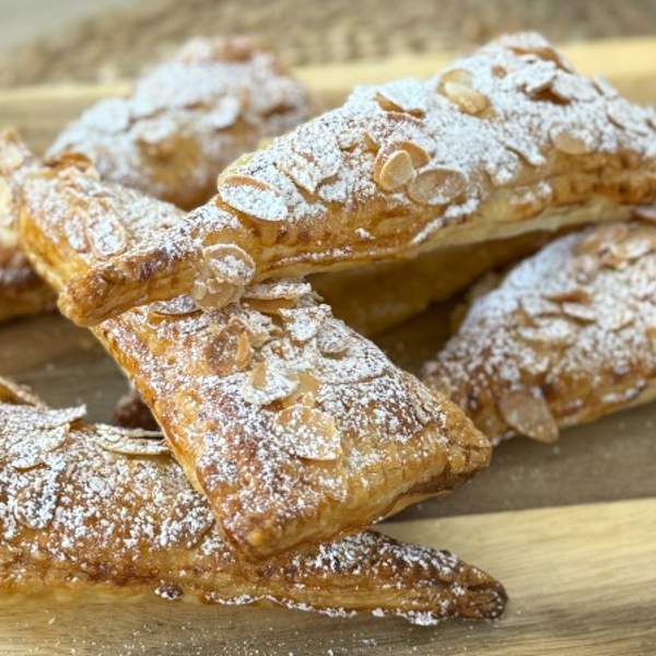 Postre fácil de hojaldre relleno de crema de limón