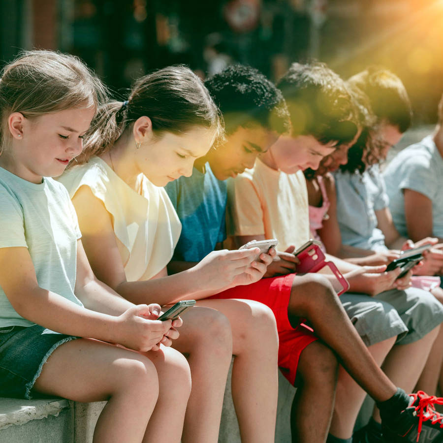 Los expertos se ponen de acuerdo: habría que prohibir el teléfono móvil en los colegios 